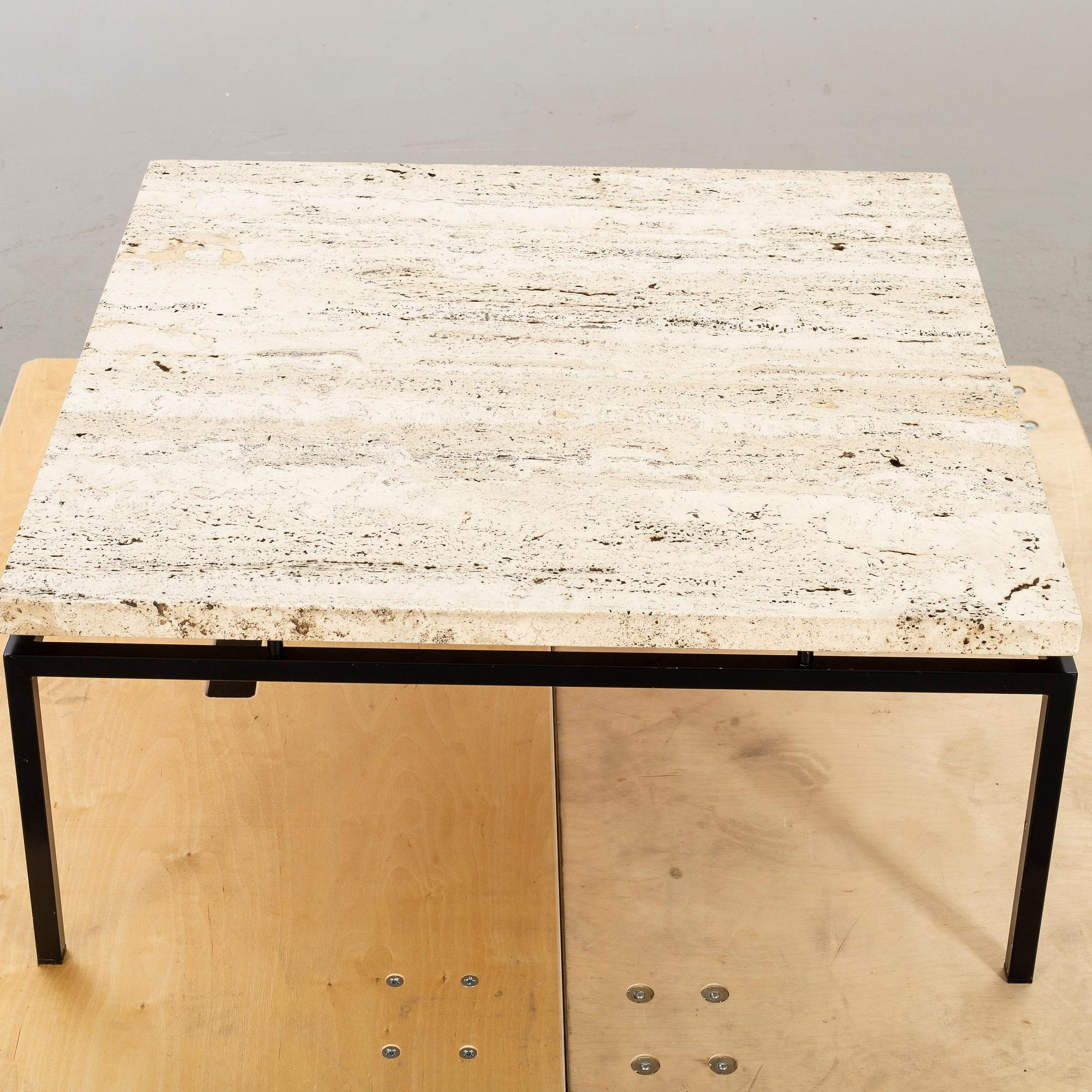 A COFFEE TABLE SECOND HALF OF 20TH CENTUYR.