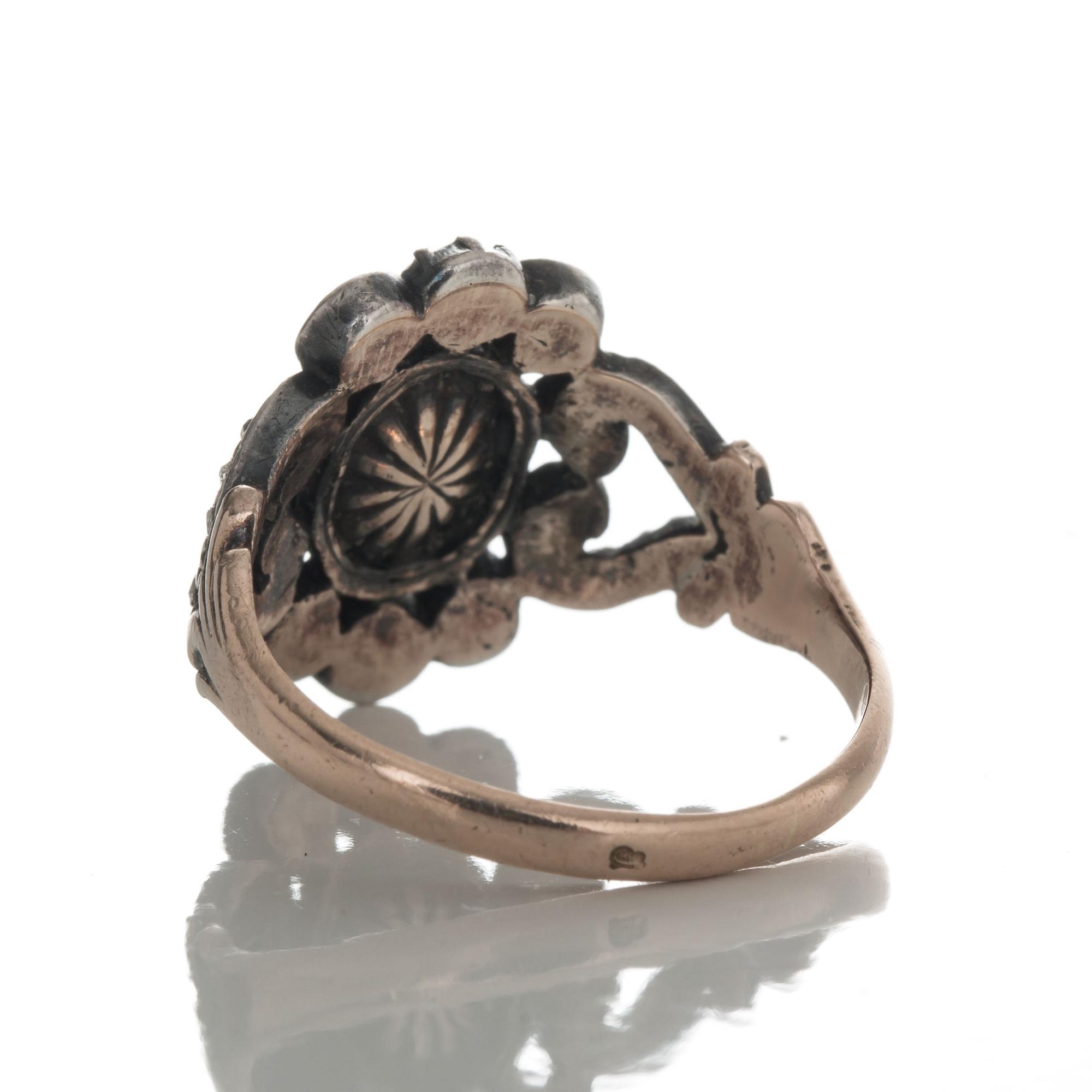 RING, guld och silver med äldre fasettslipade diamanter. Vikt ca 2 gram. 1900-talets första hälft.