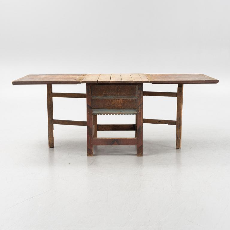 A Swedish gate-leg table, around the year 1800.