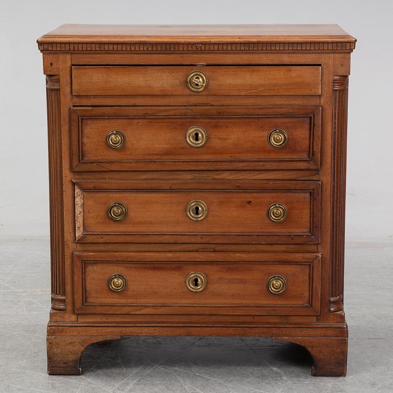 A mahogany chest of drawers, second half of the 19th century.