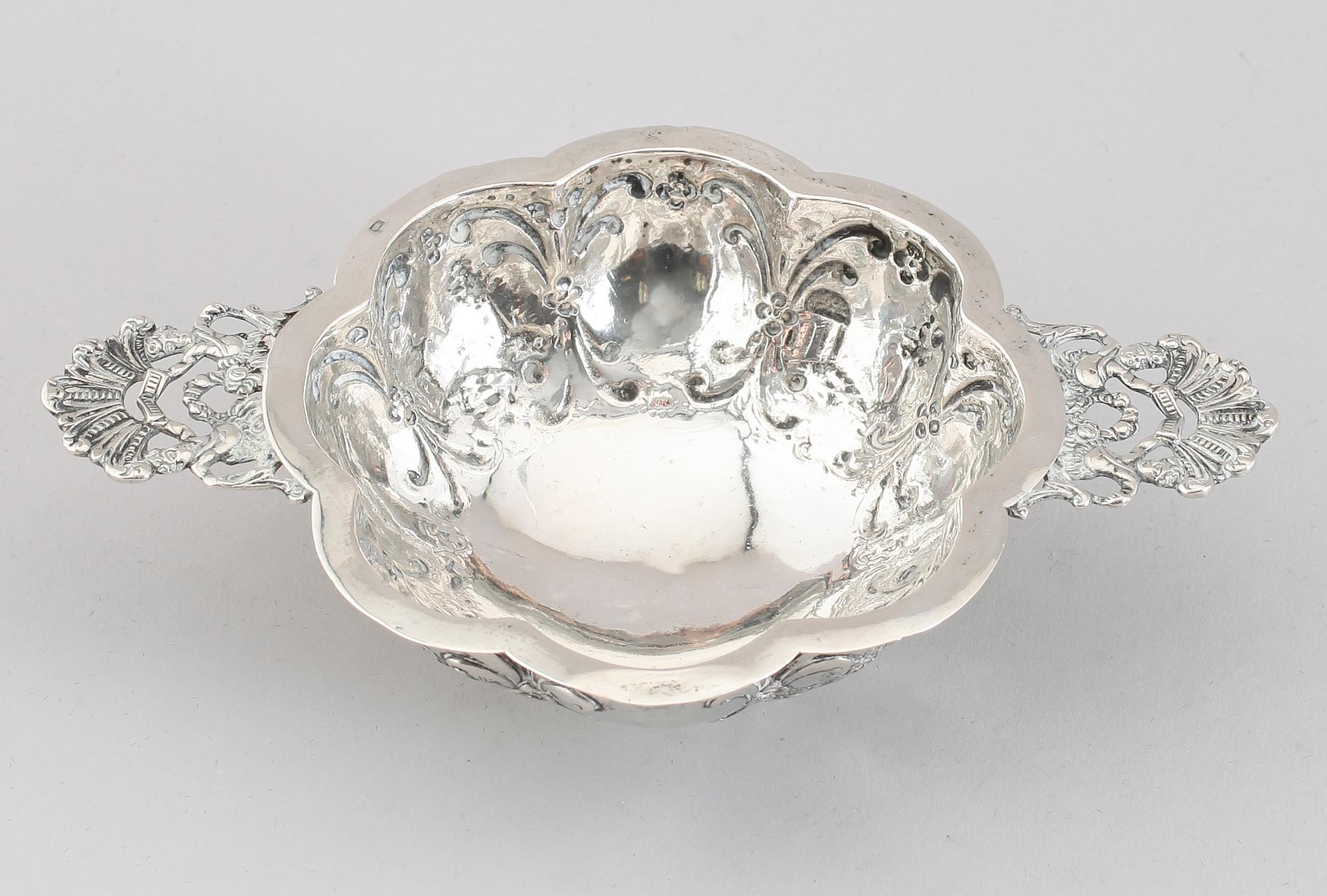 KÅSA, silver, barockstil, Nederländerna, omkring år 1900.