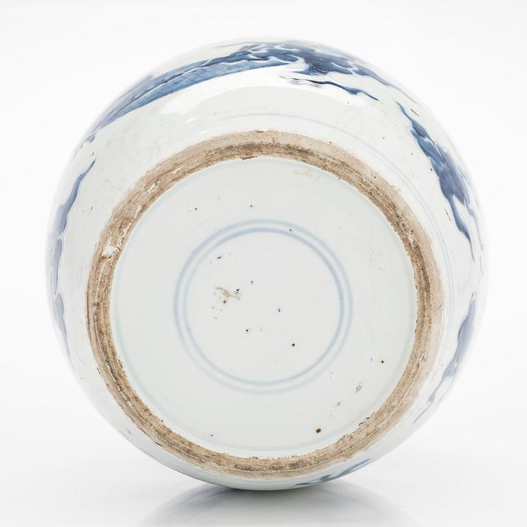 Bojaani/lampunjalka, posliinia. Kiina, Qing-dynastia, 1800-luku.