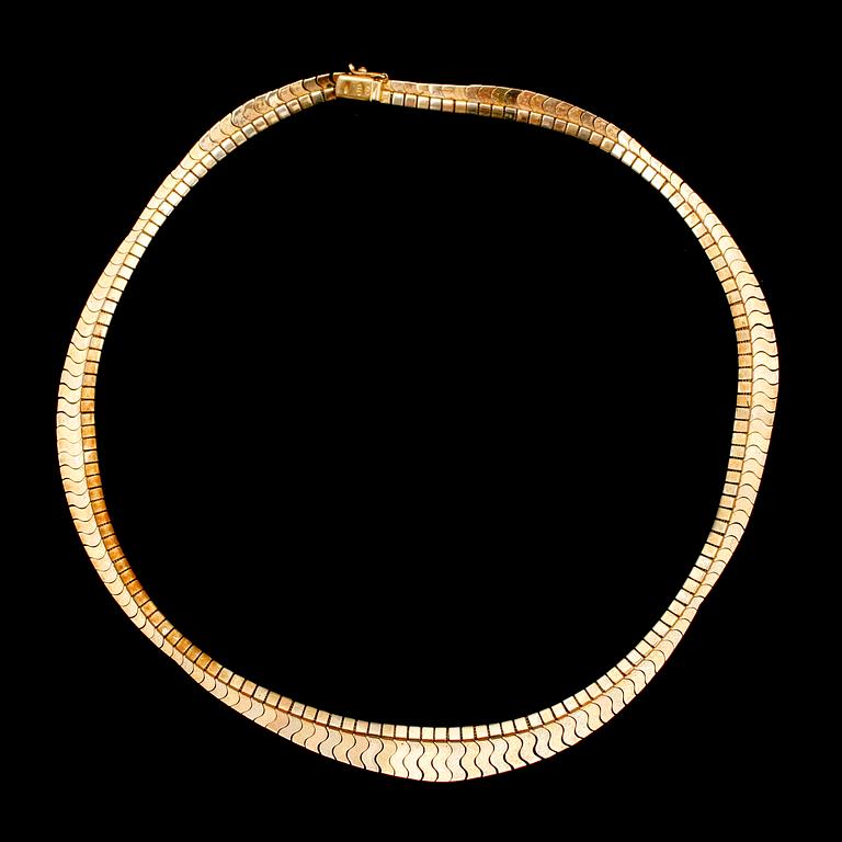 COLLIER, 18 k flerfärgat guld. Vikt 35 g.