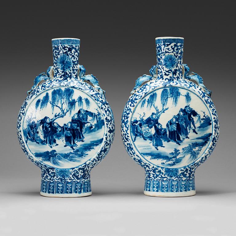 A pair of blue and white moon flasks, late Qing dynasty, 19th century.