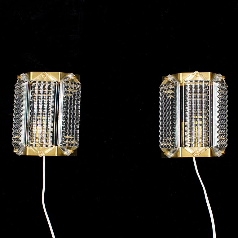 A pair of glass and brass wall lights by Wiktor Berndt for Swedish Crystal, 1970's.