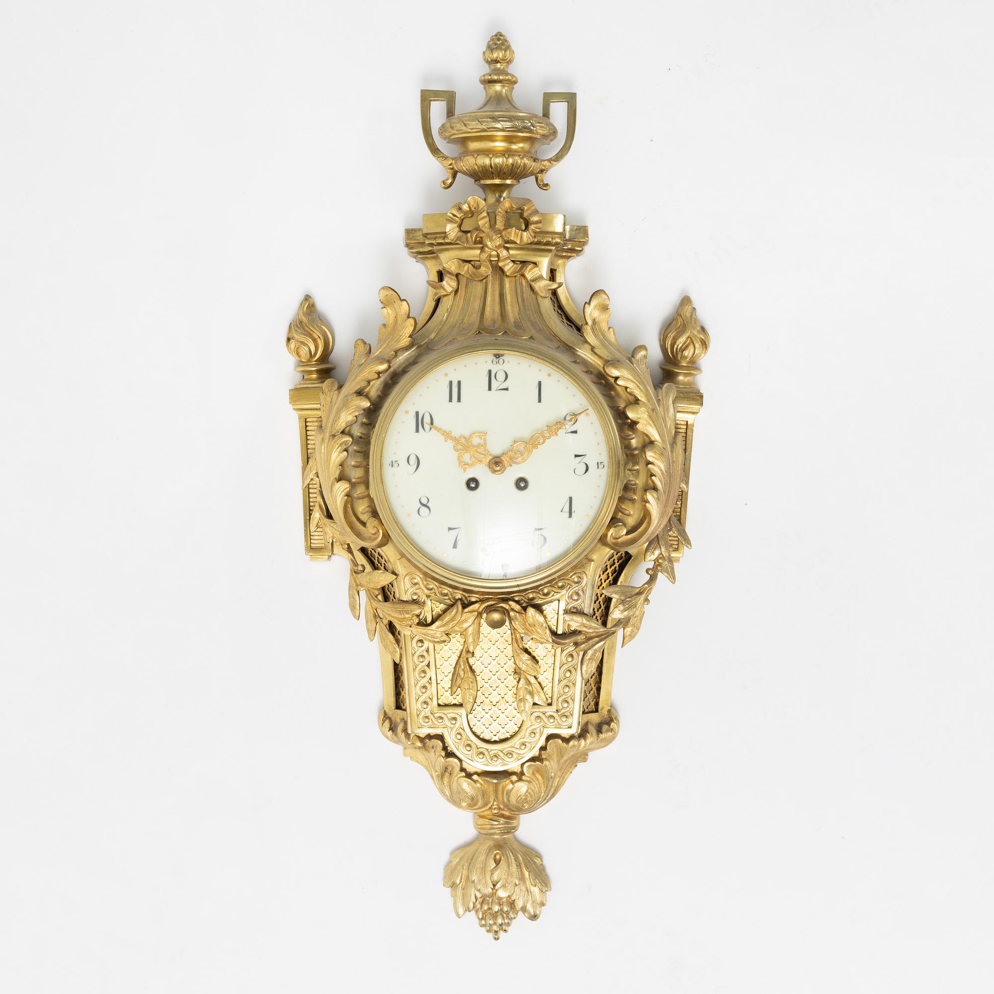 Väggpendyl, brons, Louis XVI-stil, Frankrike, omkring 1900.