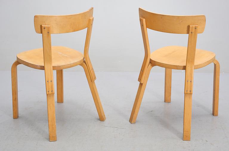 STOLAR, ett par, modell 69, Alvar Aalto, Artek, 1900-talets andra hälft.