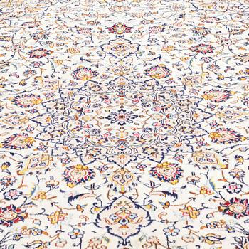 A carpet from Kashan, around 330 x 261 cm.