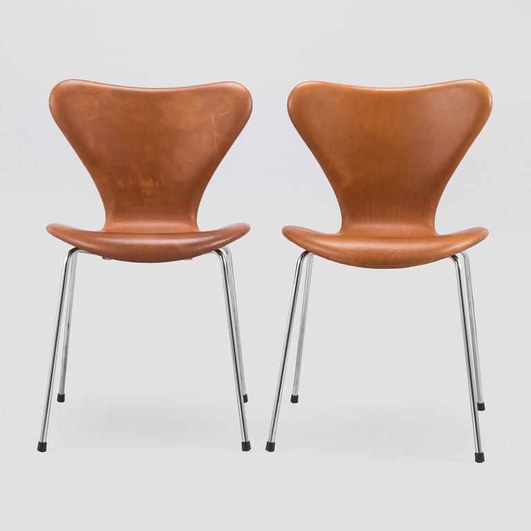 Arne Jacobsen, six "Seven" chairs, Fritz Hansen, Denmark late 20th century.