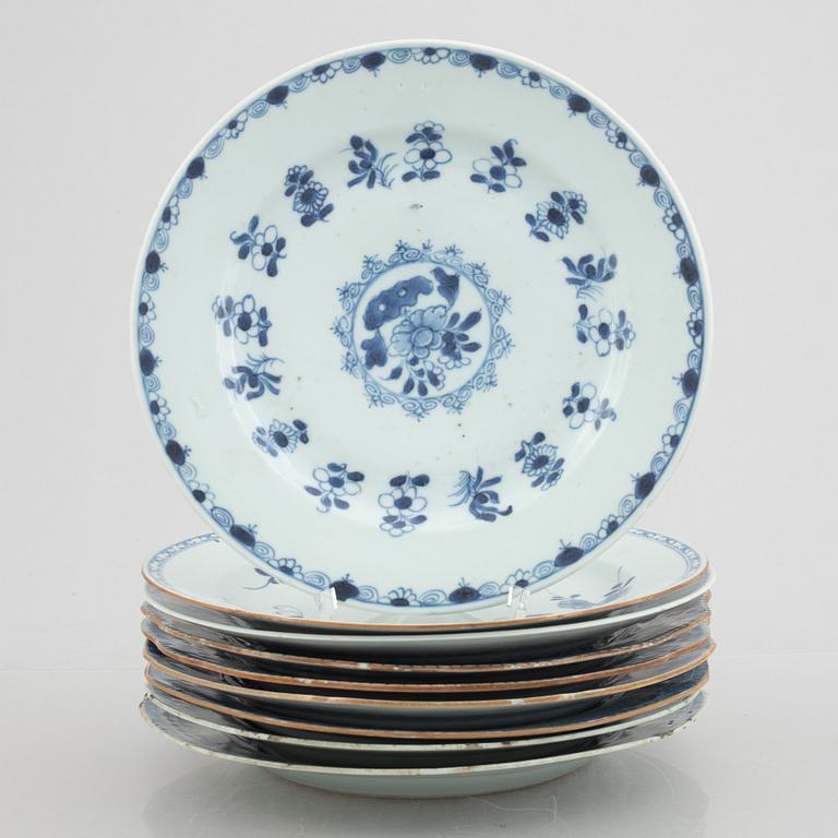 Nine blue and white export porcelain plates, China, Qingdynasty, 18th century.