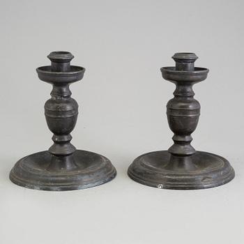 A PAIR OF BARQUE PEWTER CANDLESTICKS, 17th/18th century.