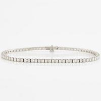 Tennis bracelet in 18K white gold set with brilliant-cut diamonds.