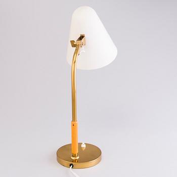 PAAVO TYNELL, a mid-20th-century '5233' table lamp for Taito Finland.