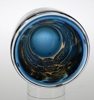 An Edvin Öhrström 'ariel' glass vase, Orrefors 1965.