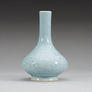 A clarie de lune glazed vase, late Qing dynasty with Qianlong seal mark.