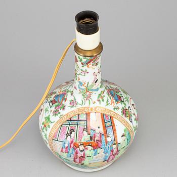 A famille rose canton vase turned into a table lamp, Qing dynasty, late 19th century.
