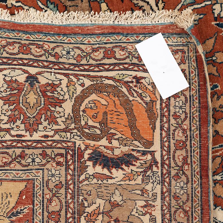 ANTIQUE TABRIZ FIGURAL. 191 x 138,5 cm.
