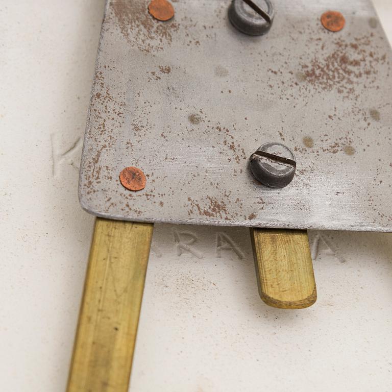 Birger Kaipiainen, a stoneware decorative plate, signed Kaipiainen, Arabia.