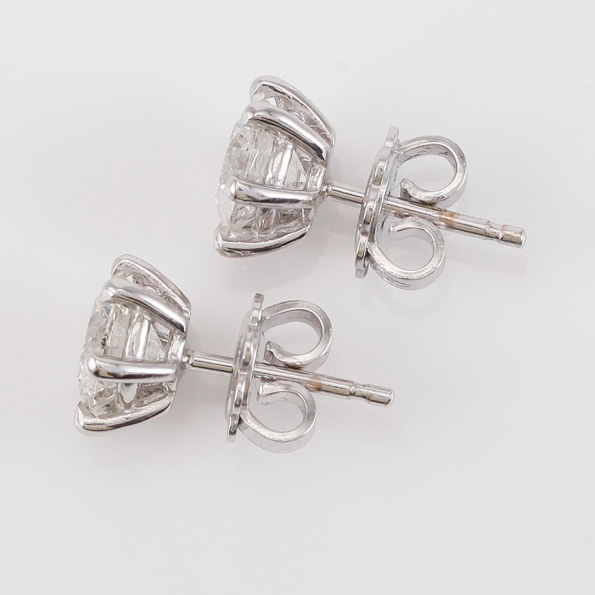 ÖRHÄNGEN, 1 par, 18K vitguld och diamanter tot ca 2.06 ct.