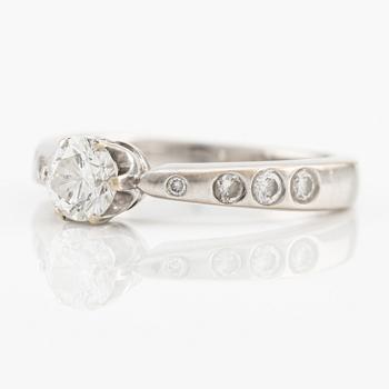Ring in 18K white gold with brilliant-cut diamond.