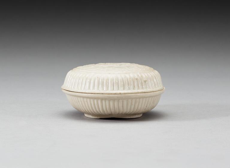 A white glazed box with cover, 17th Century.
