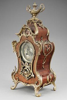 BORDSPENDYL, Louis XV-stil, 1900-talets början.