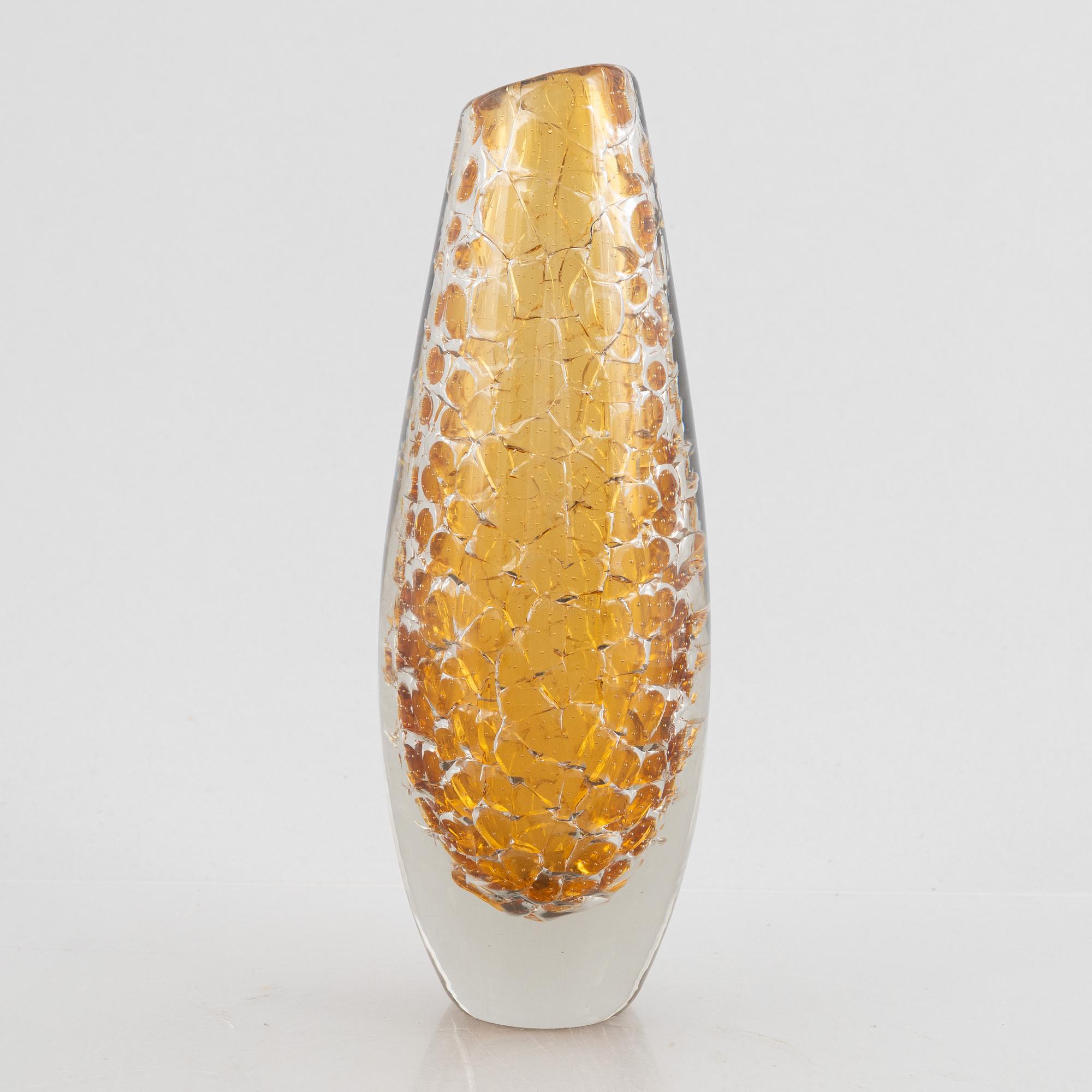 A vase, Nuutajärvi Notsjö, Finland, 1949.