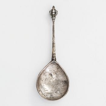 Brännvinssked, silver, barock, 1600-tal. Icke identifierad stämpel.