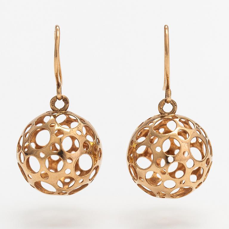 Liisa Vitali, Örhängen, 2 par, och hänge "Leppäkerttu". Westerback, Helsingfors.