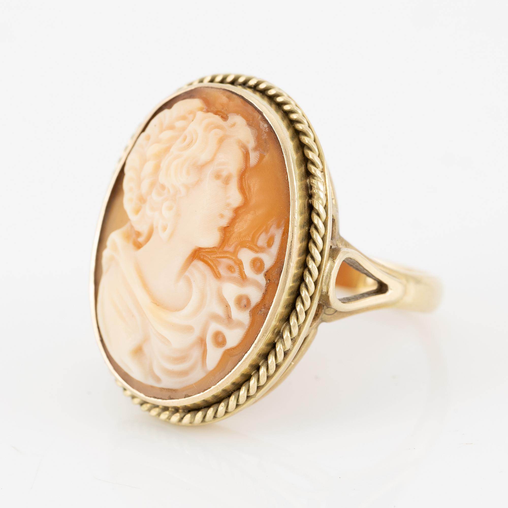 Ring, 14K guld med snäckskalscamé.