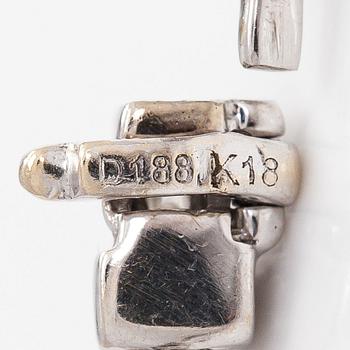 An 18K white gold bracelet set with baguette and brilliant-cut diamonds.