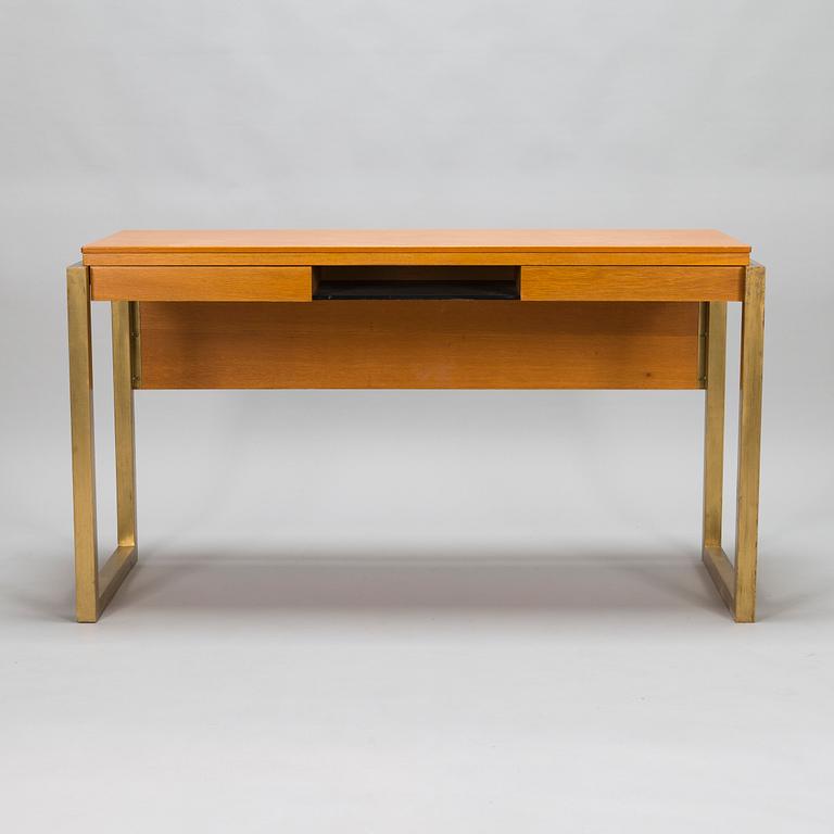 Skrivbord, beställningsarbete, Arkitektbyrå Veikko Voutilainen 1965.