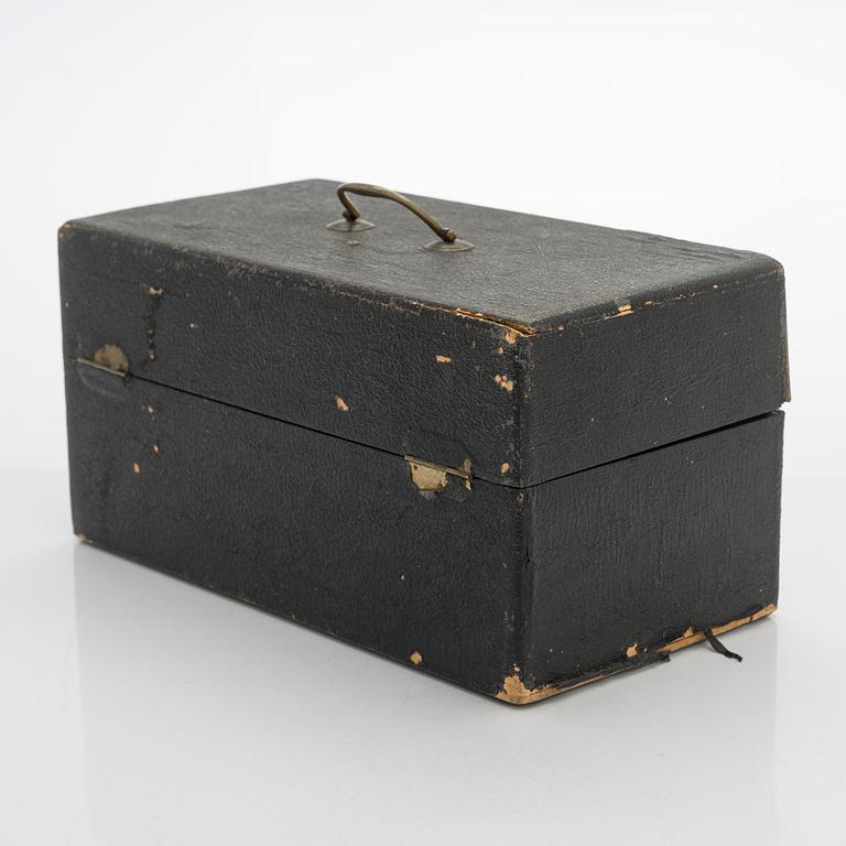Nattvardskalk med paten, silver, Paris 1798-1809 och Frankrike 1800-tal. I schatull.