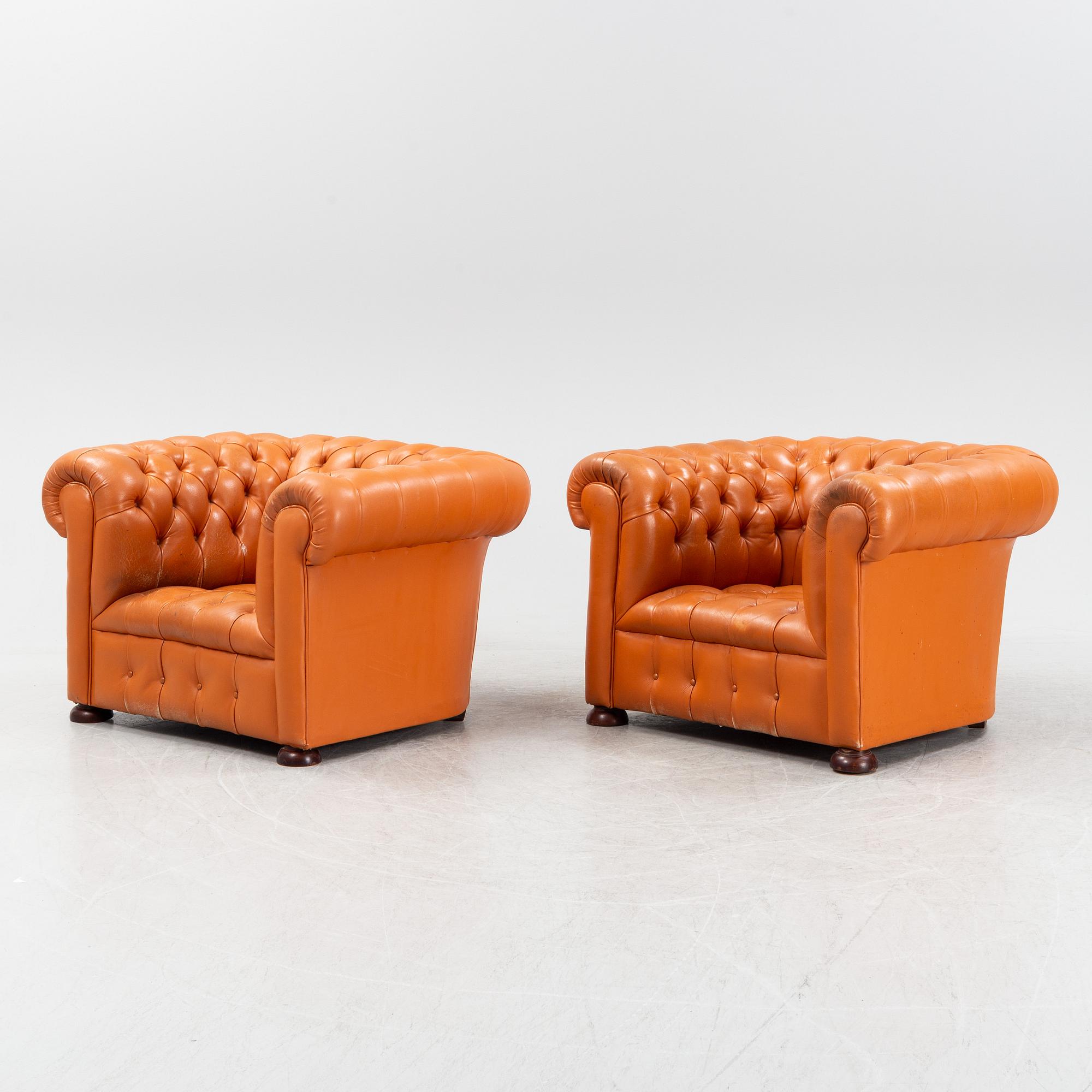 Fåtöljer, ett par, sk Chesterfield, sent 1900-tal.