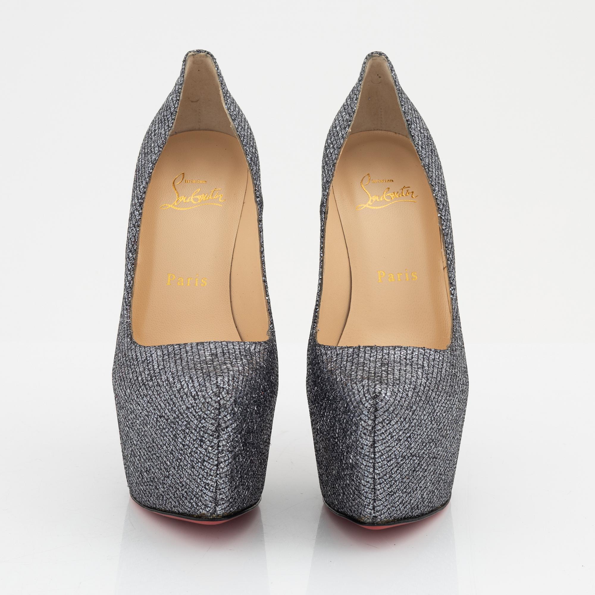 Christian Louboutin, pumps, storlek 37.
