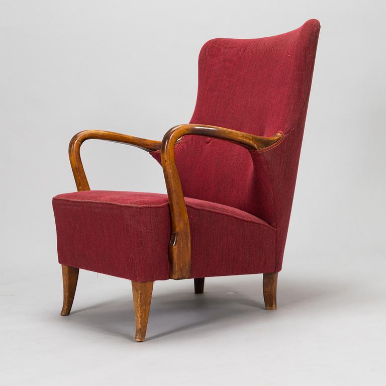 A mid 20th century armchair.