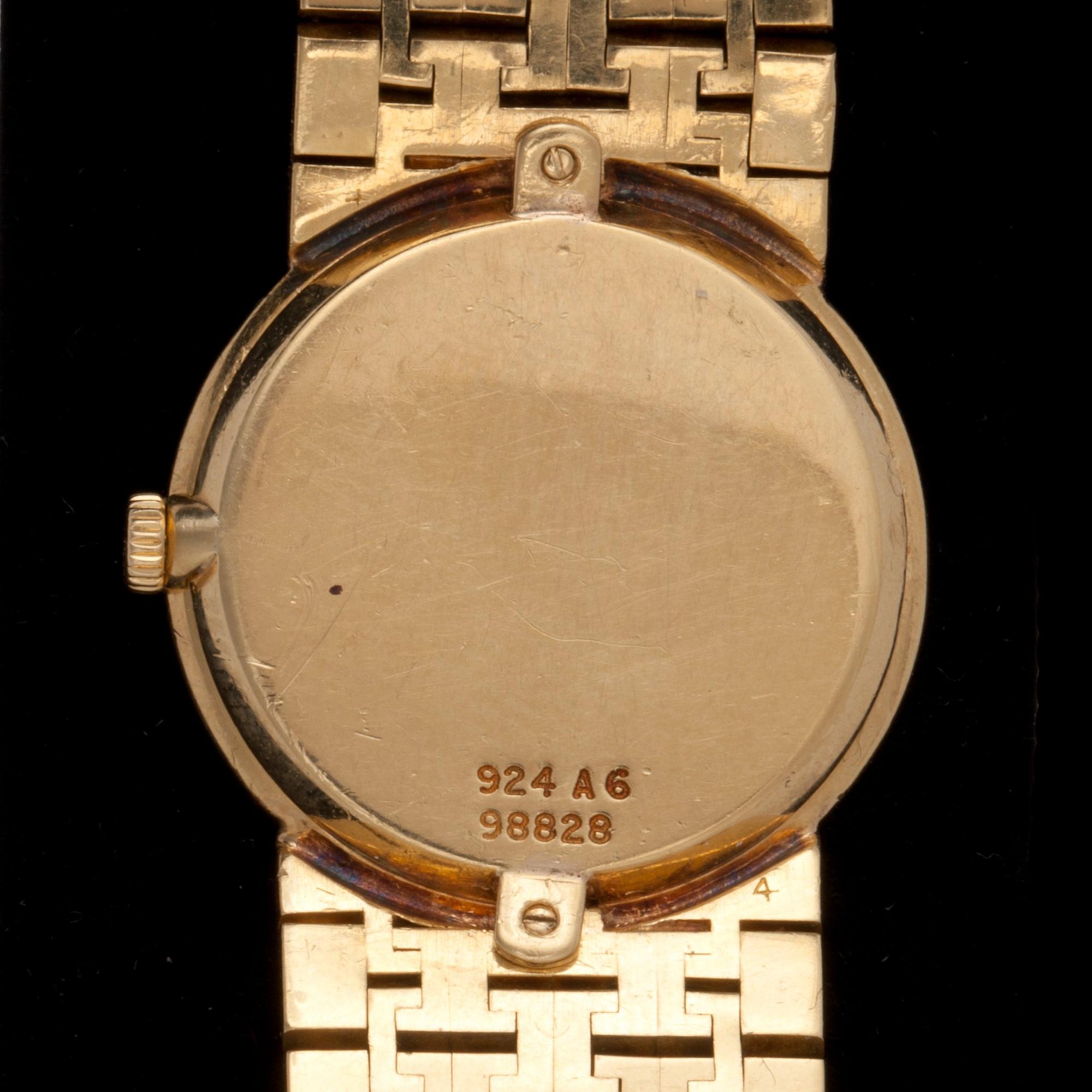 Piaget. Gold. Manual winding. Ø 23 mm.