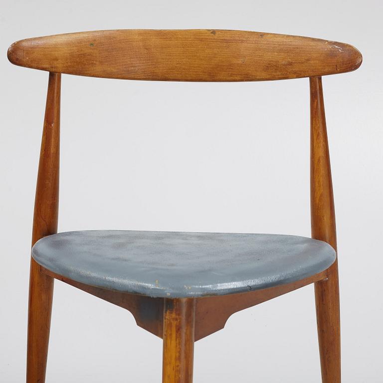 Hans J Wegner, stolar, 4 st, "Hjertestolen". Fritz Hansen, Danmark, 1940/50-tal.