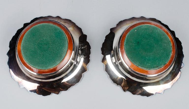 COASTERS, 2 par, nysilver, England 1900-tal.