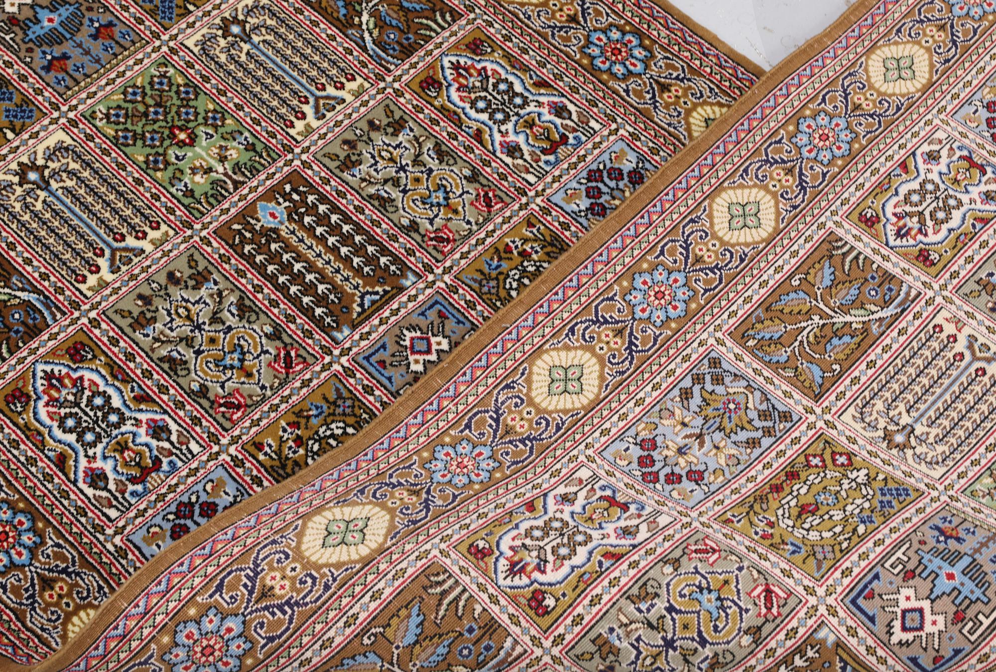 A Gohm runner, approx. 397 x 83 cm.