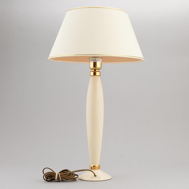 An end of the 20th Century tale light from Le Dauphin.