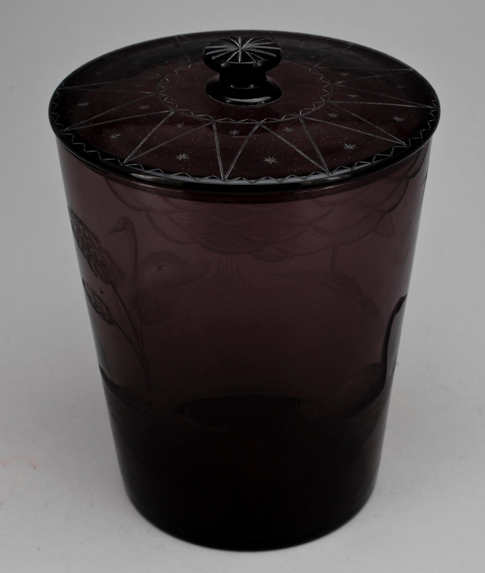 URNA, glas. Okänd konstnär, troligtvis Orrefors dat 1922.