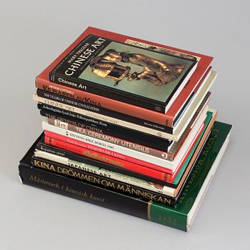 A COLLECTION OF 14 BOOKS/CATALOGUES ABOUT CHINESE AND JAPANESE ART.