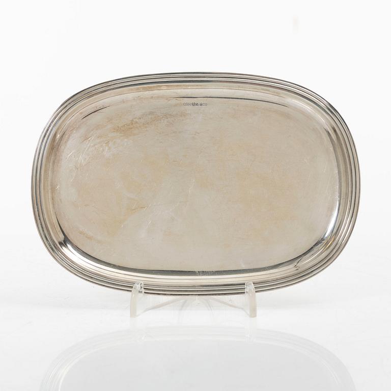 Tre delar silver, sockerskål, mjölkkanna och bricka. CG Hallberg 1953 & K & EC 1949.