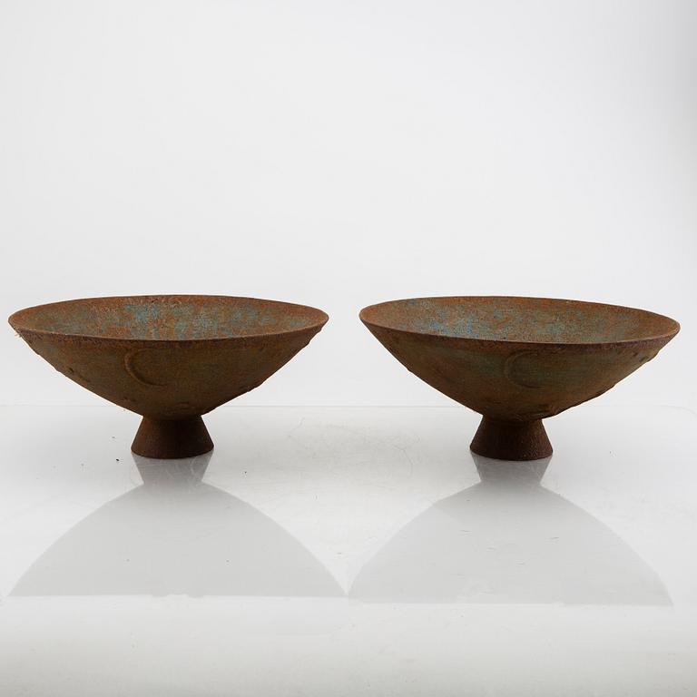 Olof Hult, trädgårdsurnor, ett par, "Mikrokosmos", Näfveqvarns Bruk.