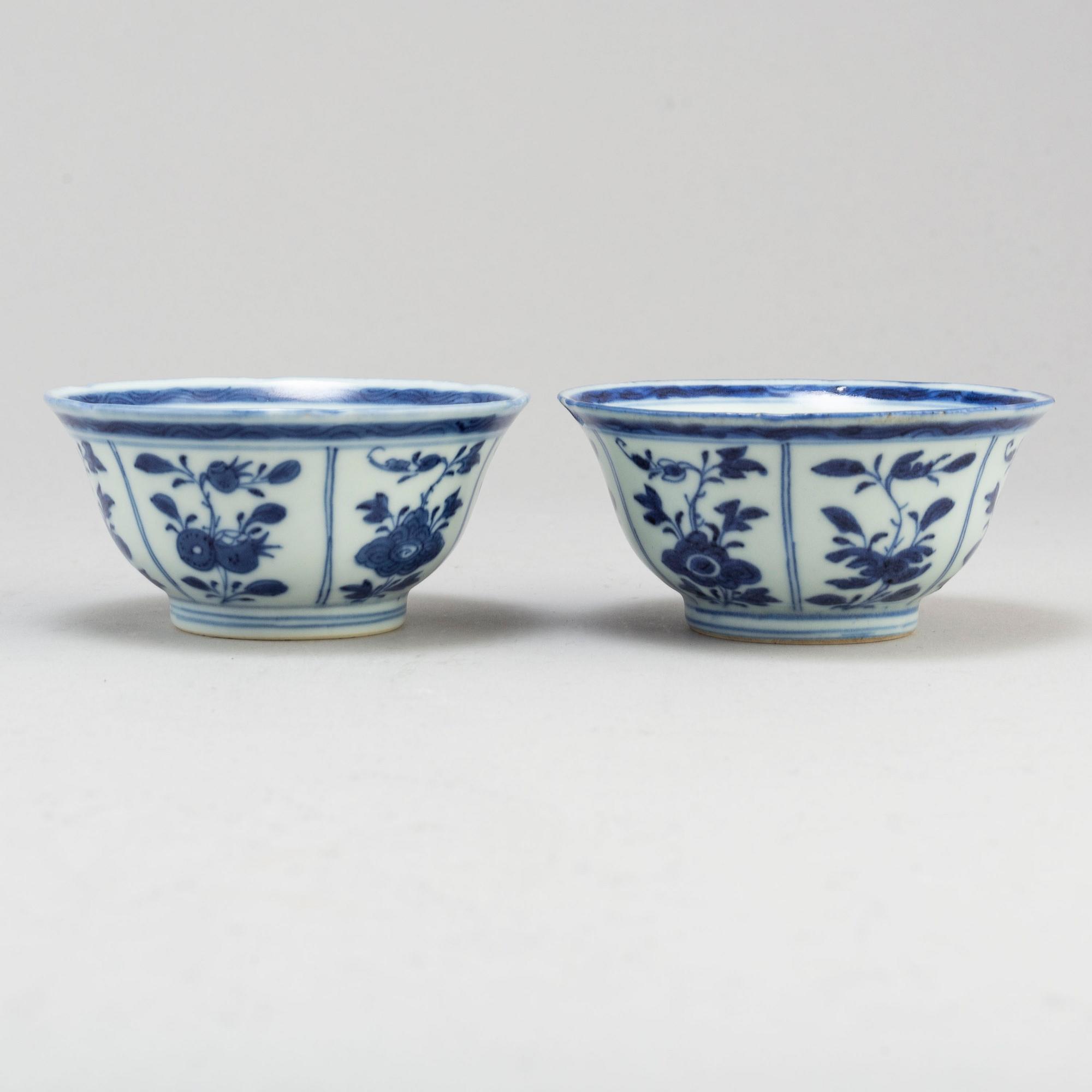 A pair of blue and white bowls, Qing dynasty, Jiaqing (1796-1820).