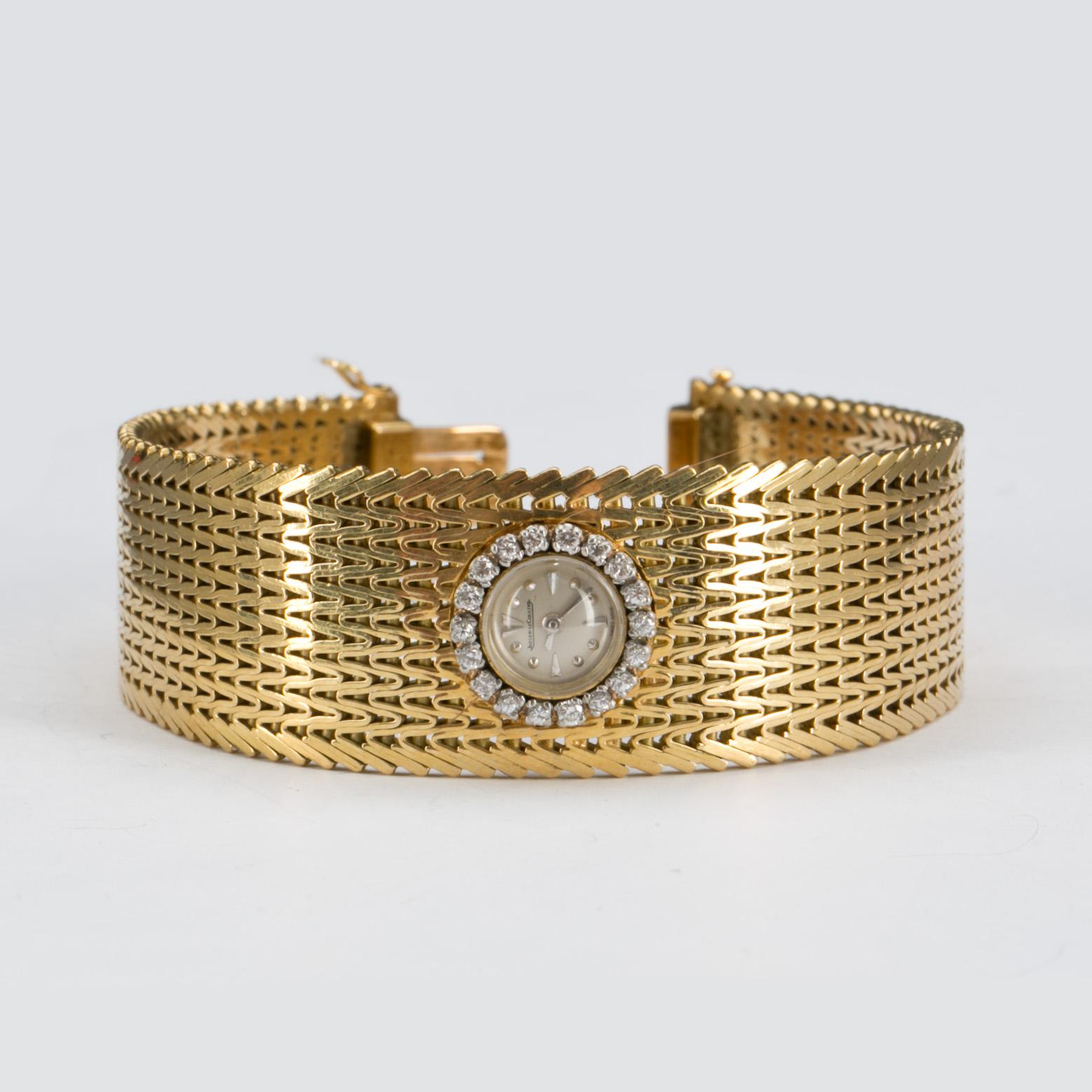 DAMARMBANDSUR, 18 k guld med krans av briljantslipade diamanter ca 0,20 ct, Jaeger le Coultre. Vikt ca 72,5 g.