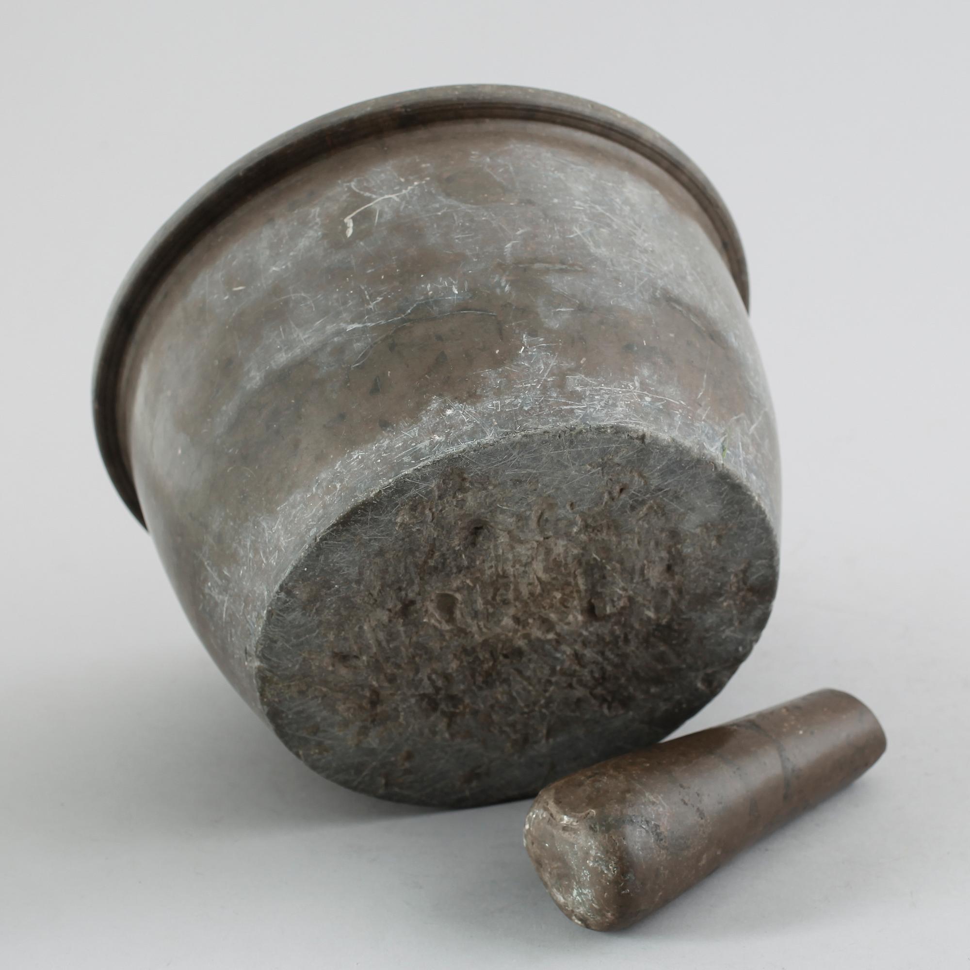 MORTEL OCH STÖT, kalksten, 1800-tal.