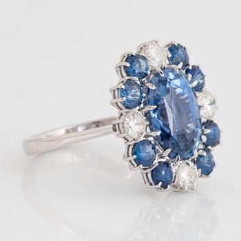 An 18K white gold ring set with a cushion shaped faceted sapphire 5.91 cts.