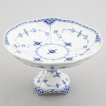 A 'Blue Fluted Half Lace' / 'Musselmalet' porcelain centerpiece dish, Royal Copenhagen, model 710, early 20th century.